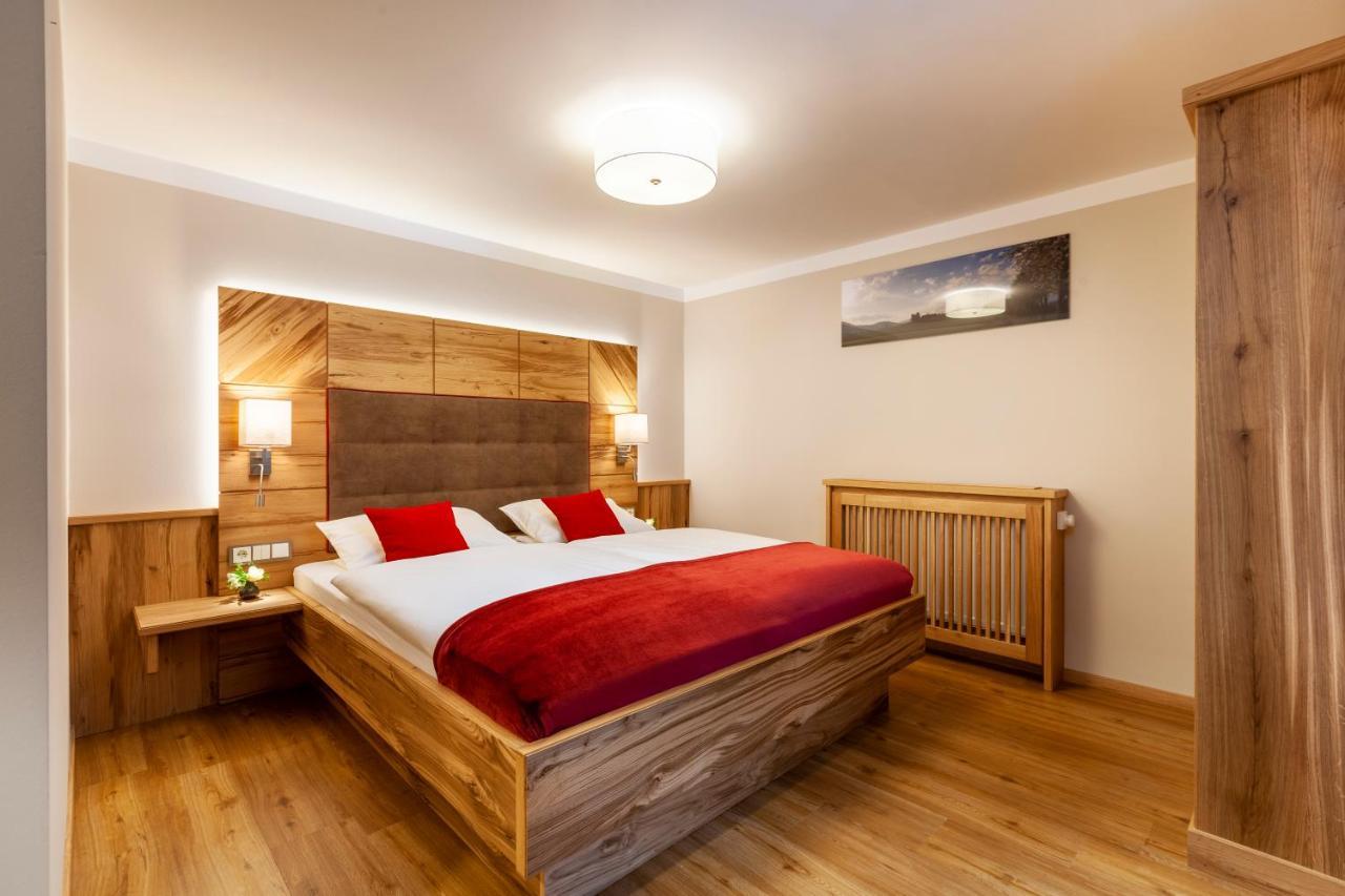 Genusshotel Hohenbogen Нойкирхен-байм-Хайлиген-Блут Экстерьер фото