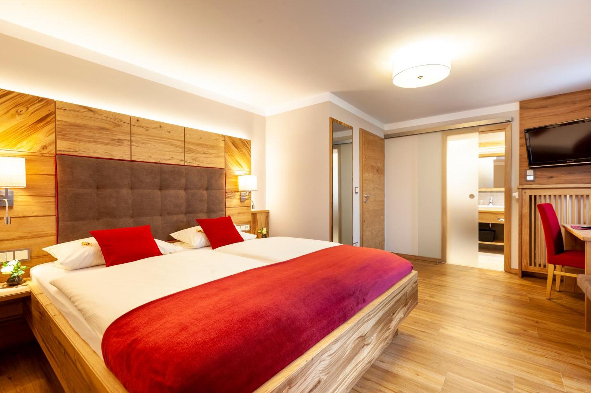 Genusshotel Hohenbogen Нойкирхен-байм-Хайлиген-Блут Экстерьер фото