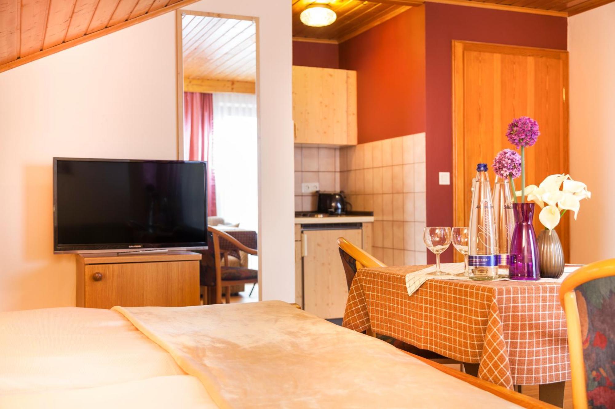 Genusshotel Hohenbogen Нойкирхен-байм-Хайлиген-Блут Экстерьер фото