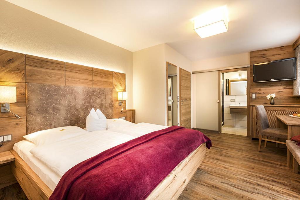 Genusshotel Hohenbogen Нойкирхен-байм-Хайлиген-Блут Экстерьер фото