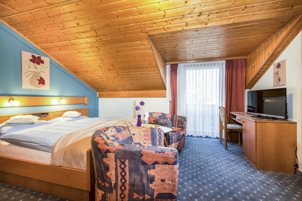 Genusshotel Hohenbogen Нойкирхен-байм-Хайлиген-Блут Экстерьер фото