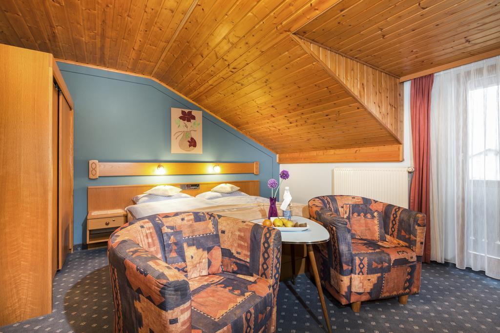 Genusshotel Hohenbogen Нойкирхен-байм-Хайлиген-Блут Экстерьер фото