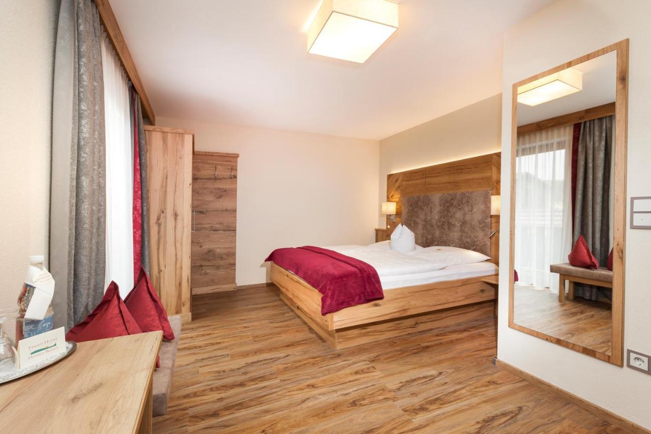 Genusshotel Hohenbogen Нойкирхен-байм-Хайлиген-Блут Экстерьер фото