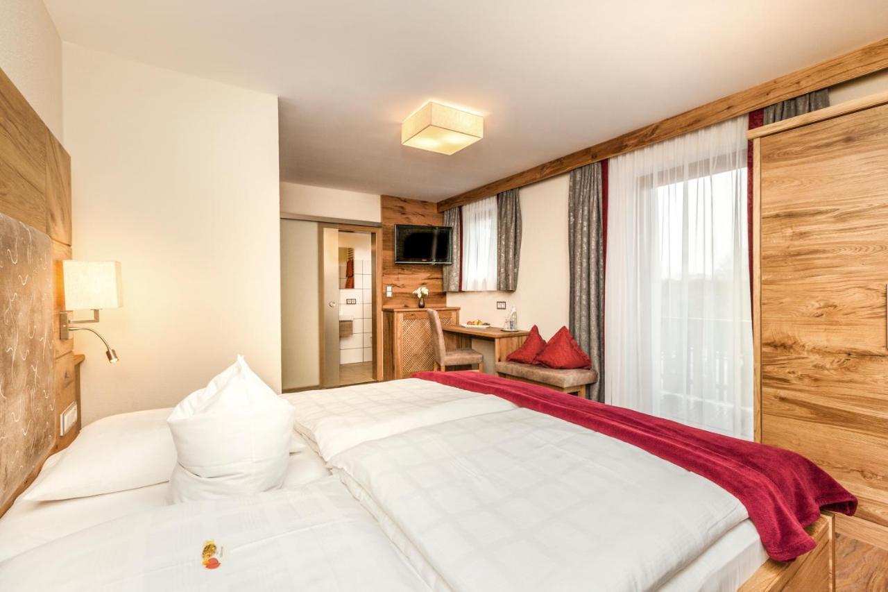 Genusshotel Hohenbogen Нойкирхен-байм-Хайлиген-Блут Экстерьер фото